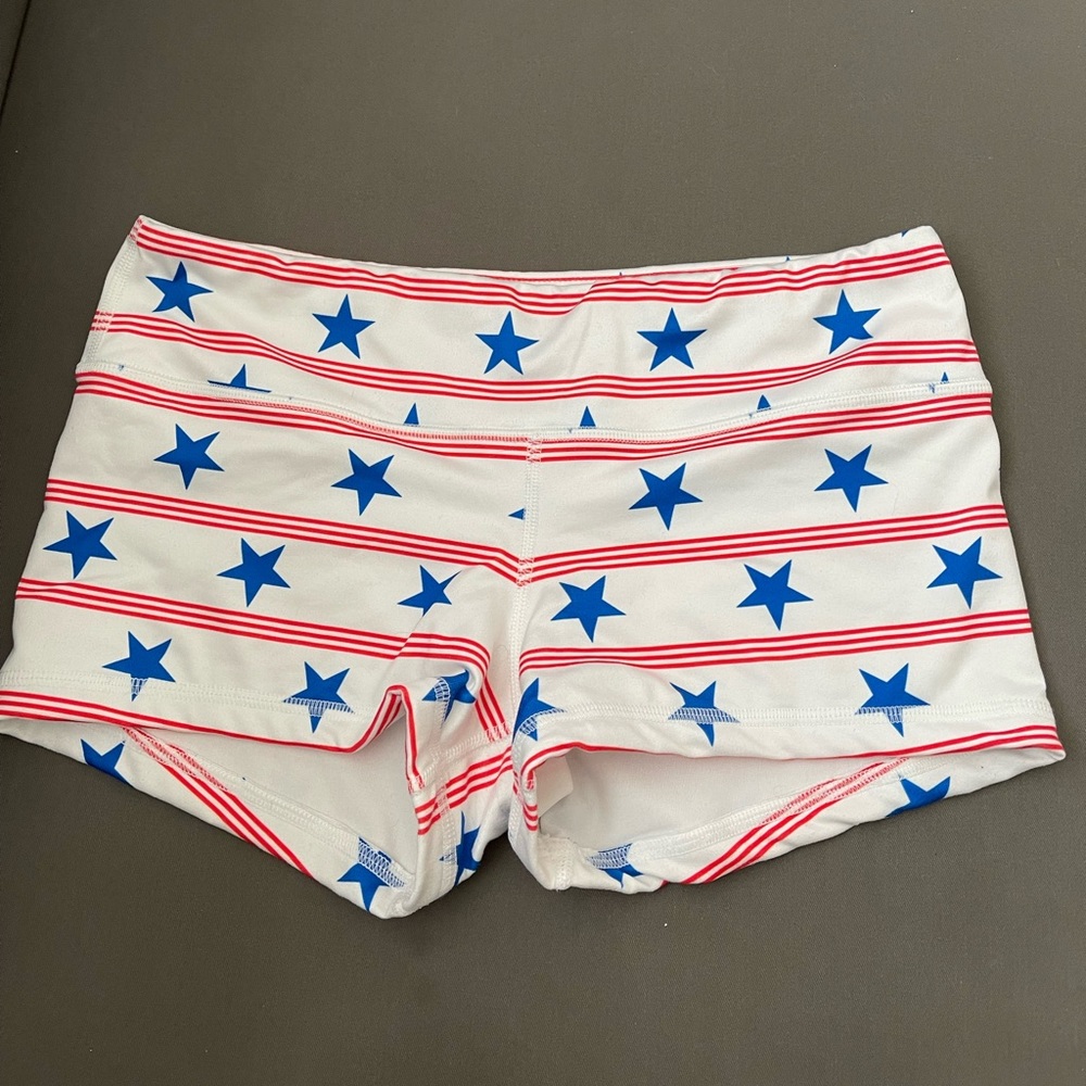 Fleo Shorts, Size Medium